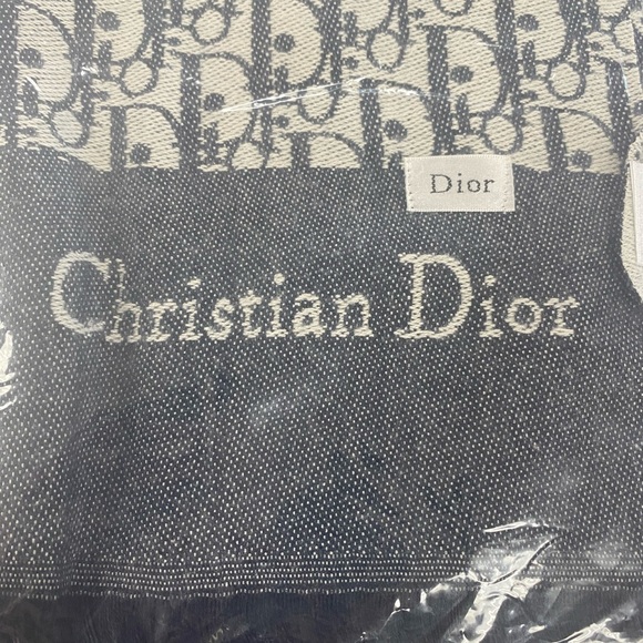 Christian Dior scarf - Picture 1 of 3
